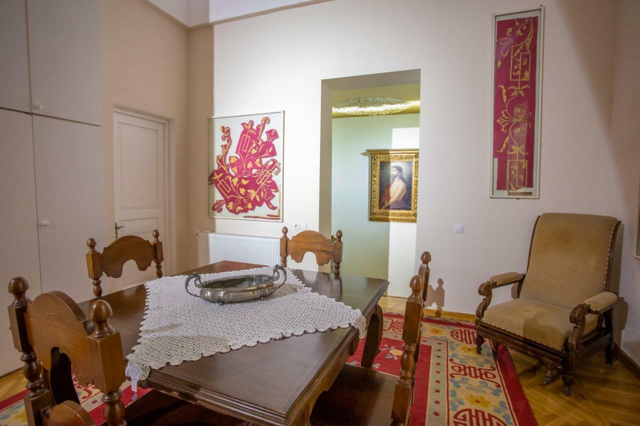 Hotel Veneto Kutaisi Esterno foto