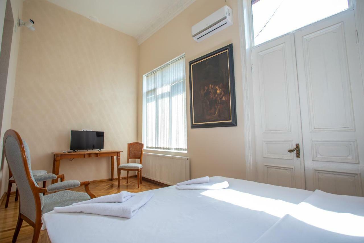 Hotel Veneto Kutaisi Esterno foto